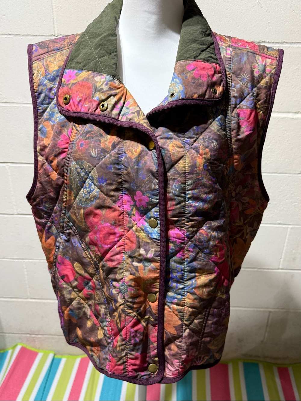 NATURAL LIFE Quilted Floral Puffer Vest in Olive, Pink & Brown